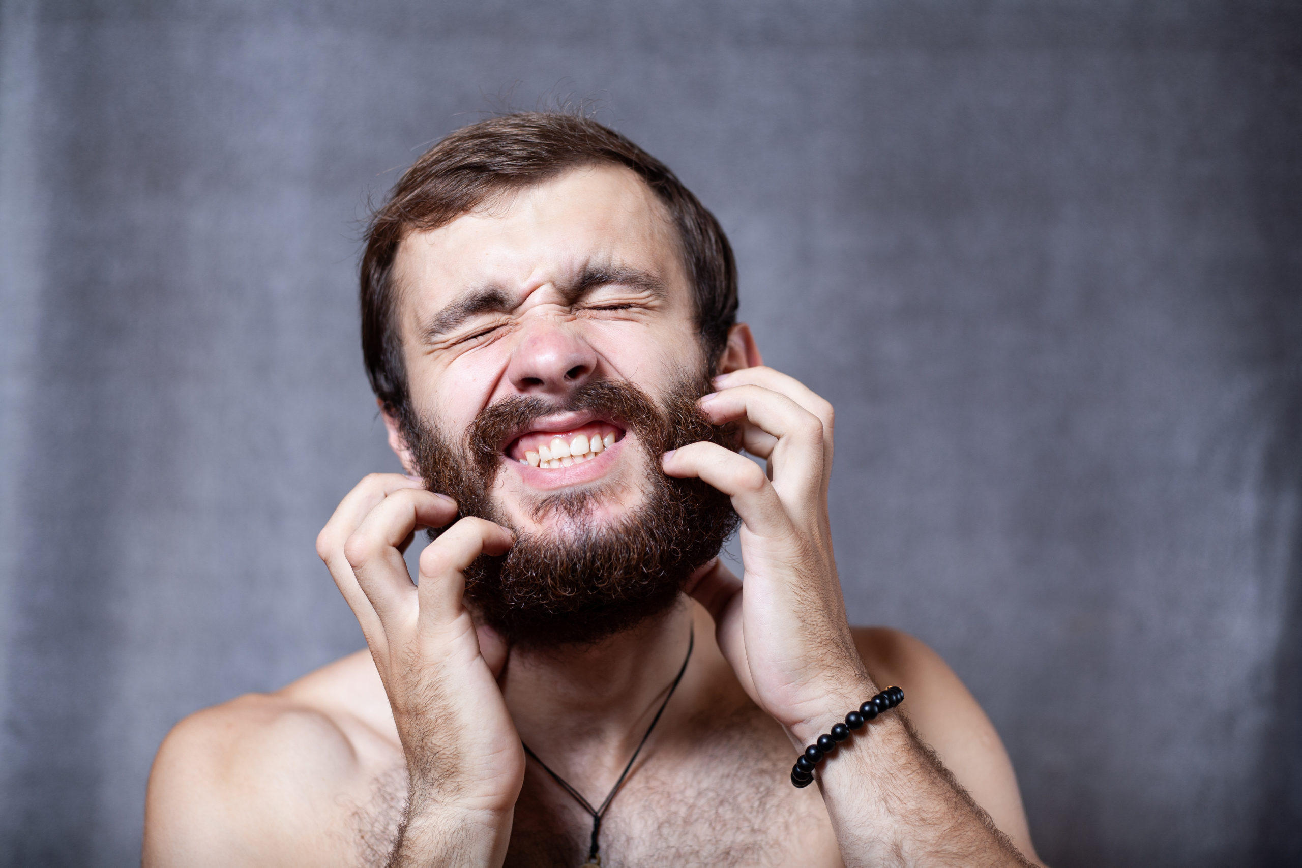 barbe-qui-gratte-barbe-qui-pique-poils-qui-grattent